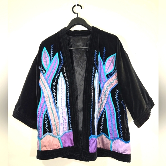 VINTAGE VIBRANT COLORFUL KIMONO. - Picture 1 of 7
